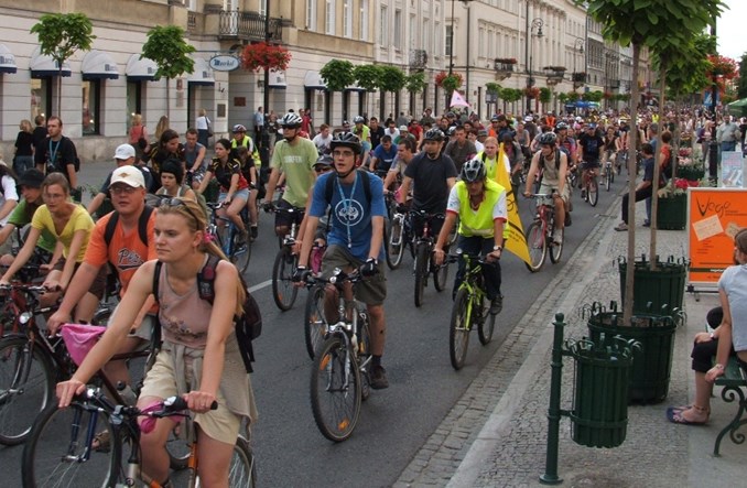 Warszawa: Chętniej jeździmy na rowerze, ale nie po jezdni