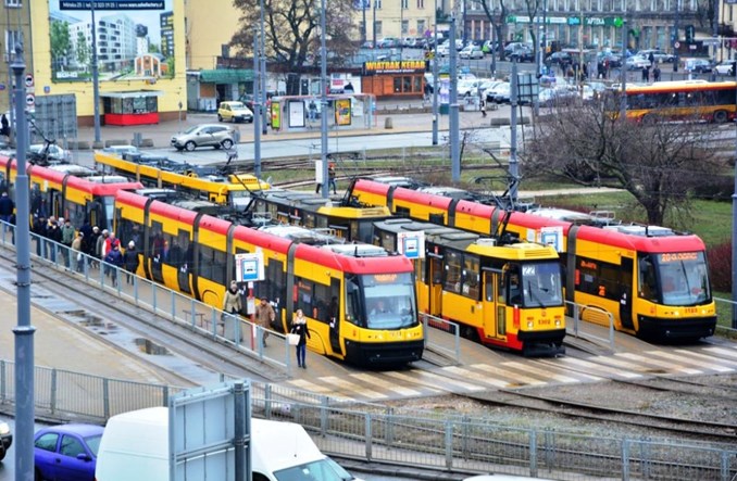Warszawa: Oferty na tramwaje 1,5 miesiąca później – po wyborach