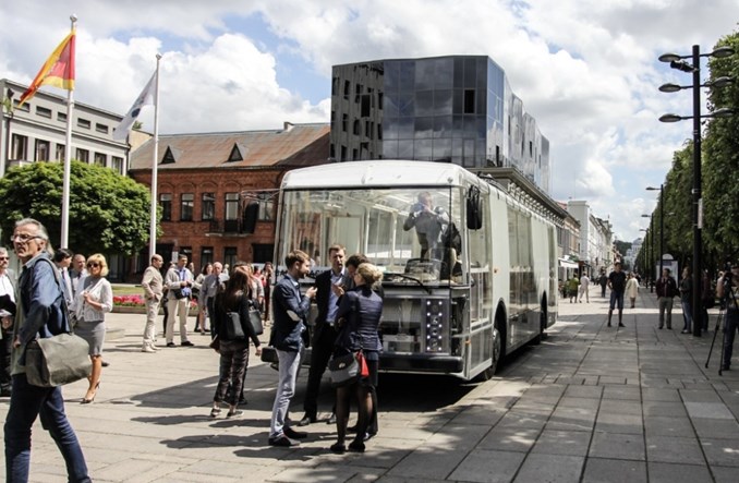 Kowno. Litwini testują przezroczysty autobus elektryczny