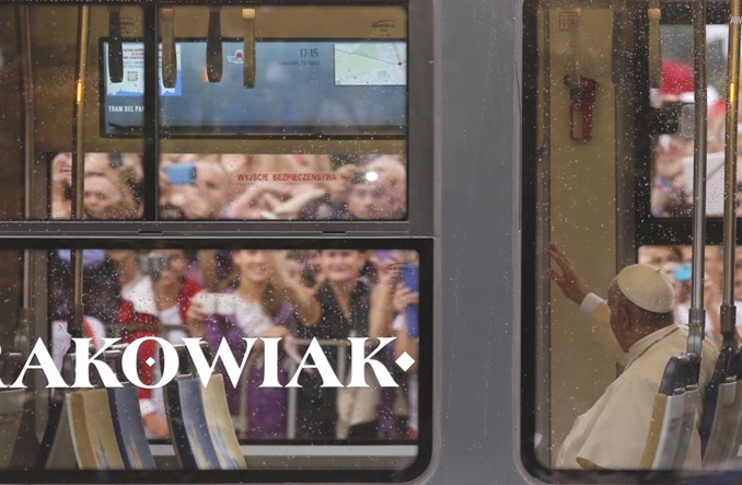 Papież Franciszek pojechał na krakowskie Błonia tramwajem Krakowiak (zdjęcia)